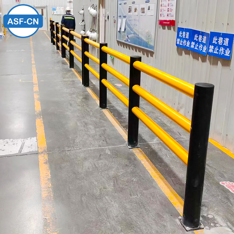 Three rail elastic guardrail