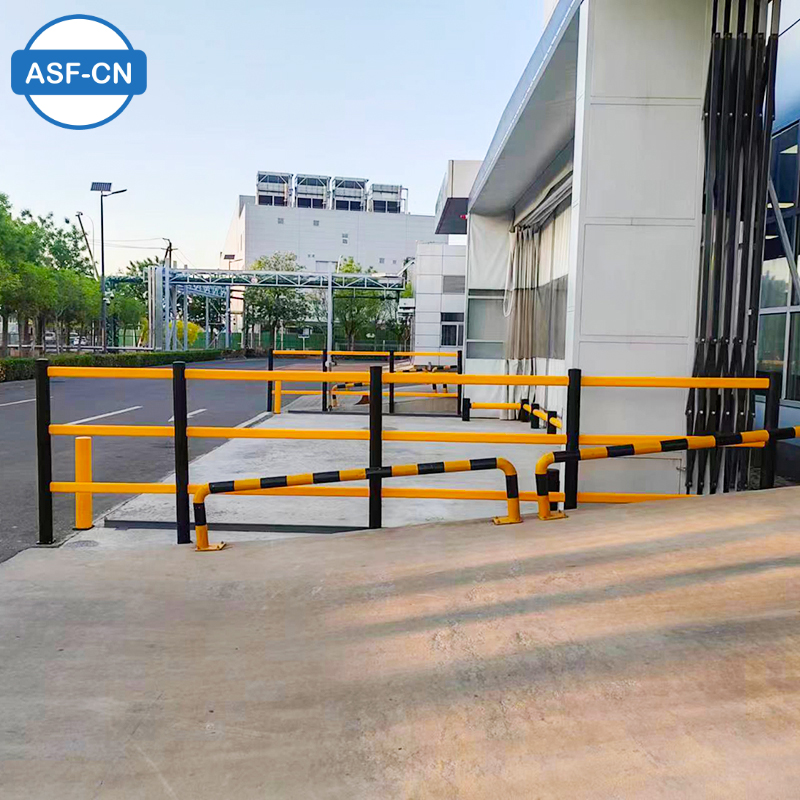 Three rail elastic guardrail